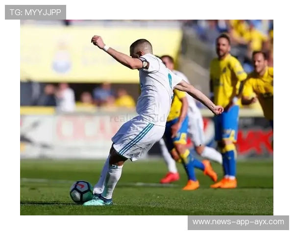 尤文卡瓦利亚中场长驱直入后劲射建功：一个虚拟球员的训练与启示