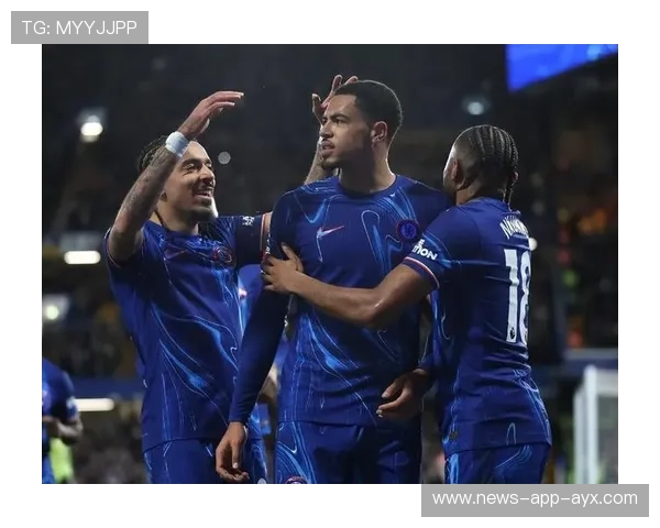 切尔西年轻锋线连续突破，冲击对方心脏