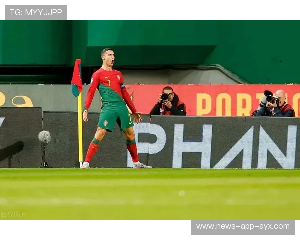 C罗任意球状态回归，领衔足球新时代的精彩时刻